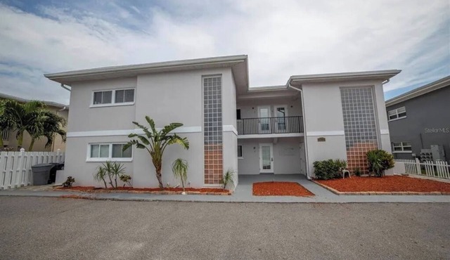 WEEKEND SPECIAL ! no pets allowed OVER 25 lbs.Condo and the Area you can't beat