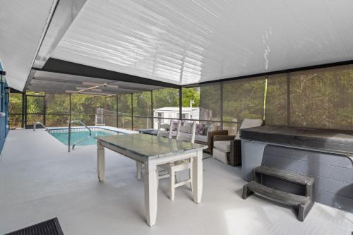 Weeki Wachee Heated Pool Mermaid Retreat