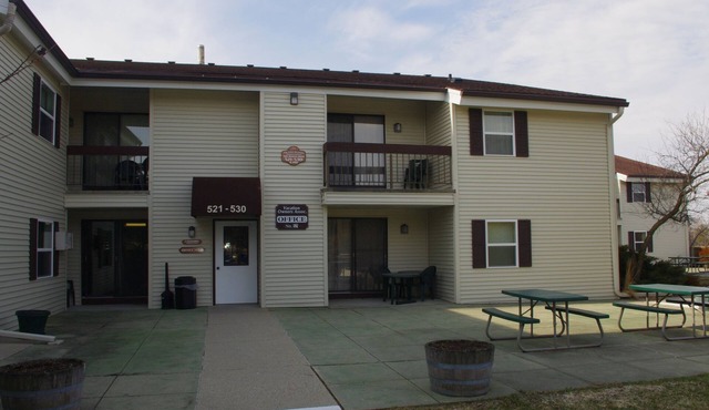 Weekly and Monthly Rentals Available - 2 Bedroom/2 Bath Unit!