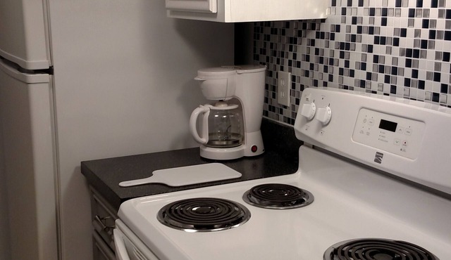 Weekly and Monthly Rentals Available! 1 Bedroom/1 Bath Unit!