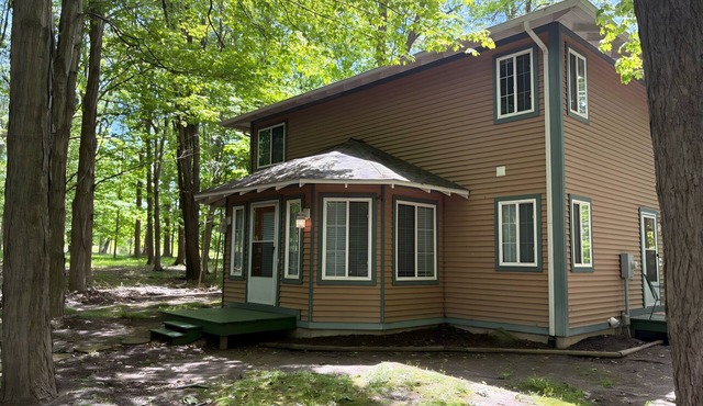 Weekly Cottage Rental - 5 Min to Private Beach!