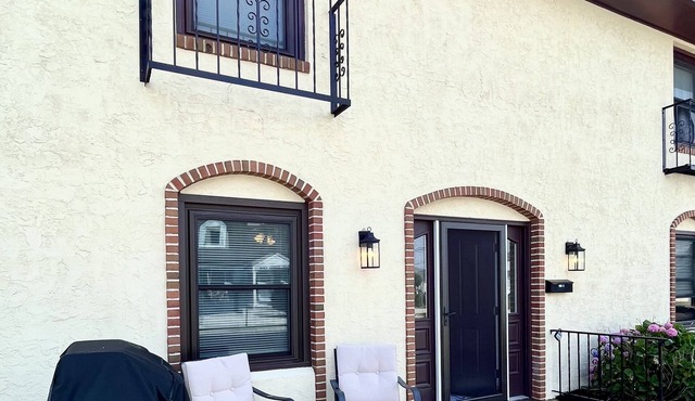WEEKLY JULY Discounts. BEACH BLOCK 2 bedroom town house. Rare availability