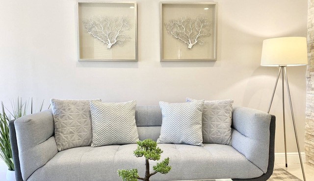 WEEKLY or MONTH TO MONTH LUXURY VACATION RENTAL - AP1