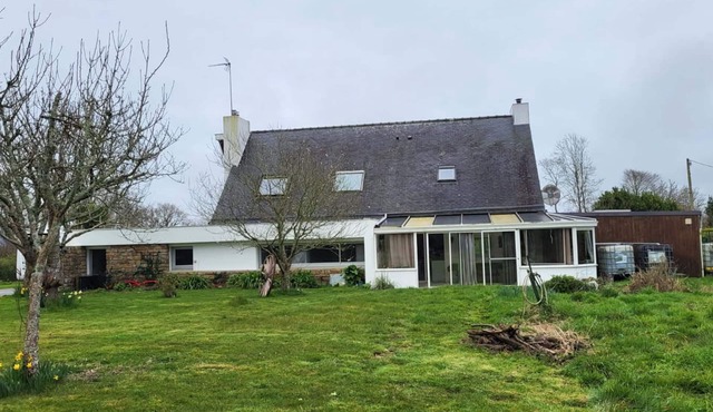 Weekly rental house with swimming pooleur 5 km from the beach