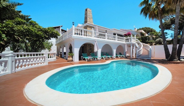 Weekly Special Offer! #luxury 4 bed Detached Villa With Pool & Private Garden