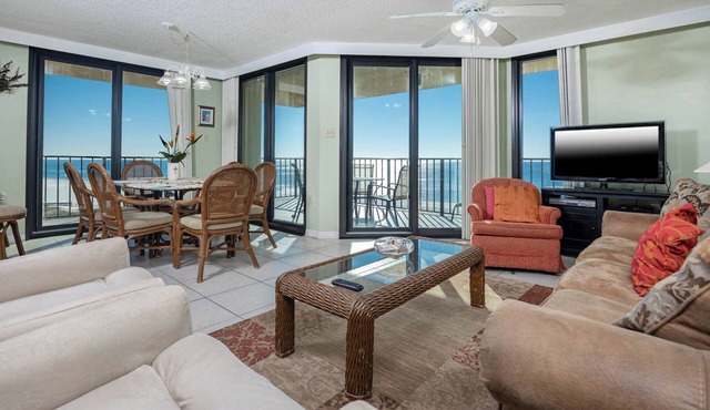 *WEEKLY SPECIALS!* Phoenix III - 4th Floor - 3 Bedroom