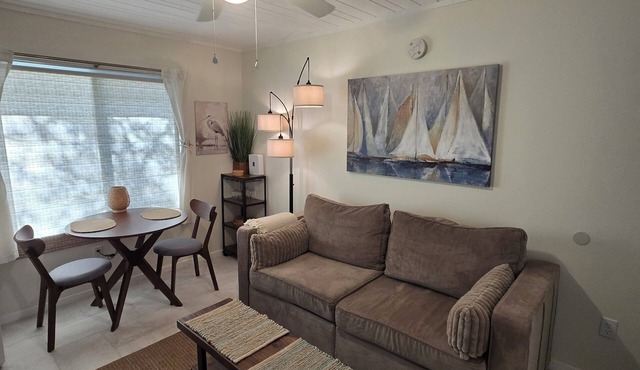 WEEKLY STAYS 20% DISCOUNT!nSALT AIR AND SERENDIPITY Unit A