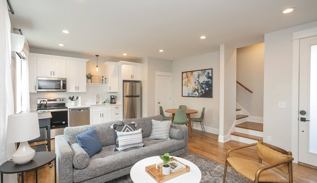 WeHo 3 Story Townhome 3 of 4 w/Balcony WALKABLE! 8 mins drive to BRDWY!