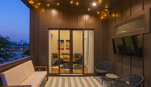 WeHo 3 Story Townhome 4 of 4 w/Rooftop Deck WALKABLE! 8 mins drive to BRDWY!
