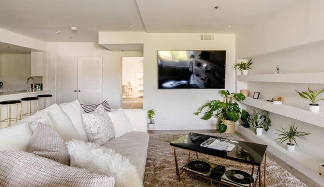 WEHO 3BDM PENTHOUSE