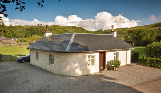Weighbridge Cottage - a detached cottage with open fire and private garden
