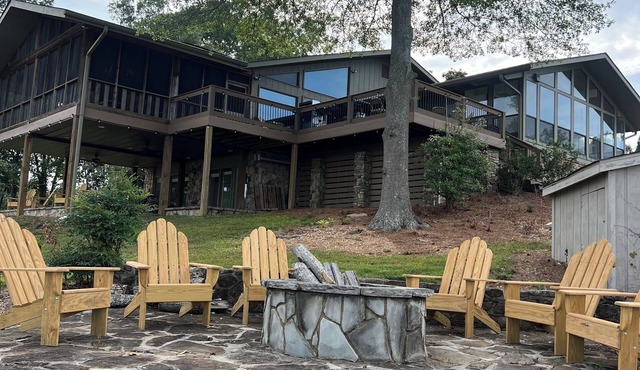 Weiss Lake 5 bedroom house ready for your family fun of Skiing and Fishing.