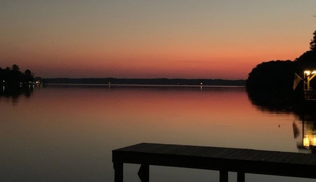 Weiss Lake Hideout. Enjoy our cozy camper on the lake