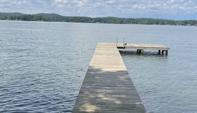 Weiss Lake Rustic Cabin on the water, new flooring!