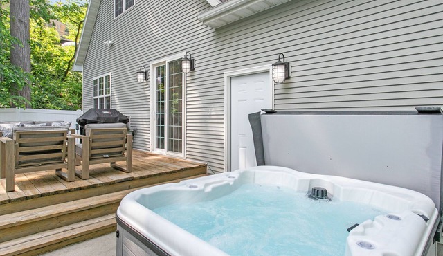 Weko Beach Retreat, Hot Tub, Fire Pit & Near Lake Michigan