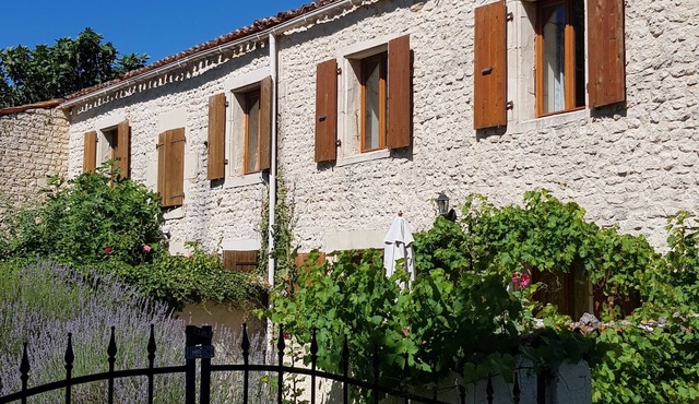 🌿 Welcome to Baleine Garden Cottage at Les Vallaies 🍷☀️