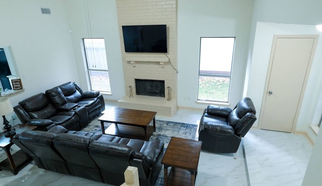 Welcome 4 Bedroom house North Houston!