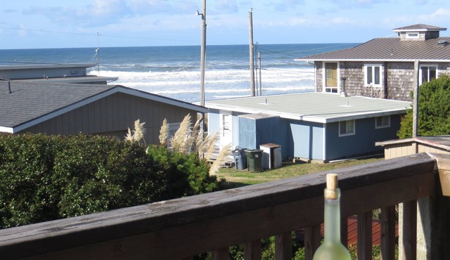 Welcome aboard the Captain's Quarters, a 3 bedroom Beach view house.