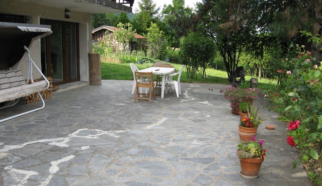 Welcome. Cozy ground-floor apartment in a quiet area with terrace and garden