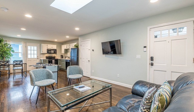 Welcome Home! 2BR with Driveway