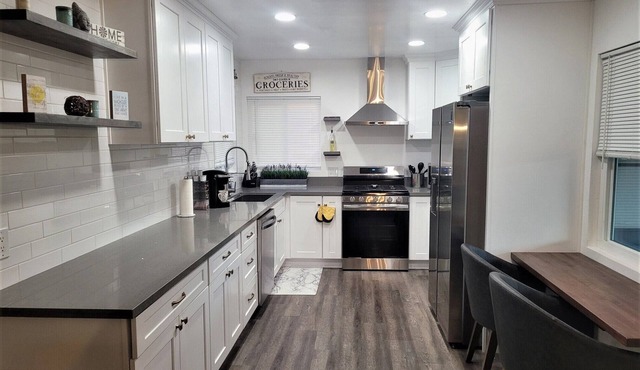 WELCOME HOME! Comfy and Cozy home located in North Long Beach