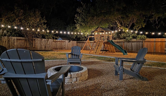 Welcome Home! King beds, Peaceful, Nice yard, Playground, and Arcades.