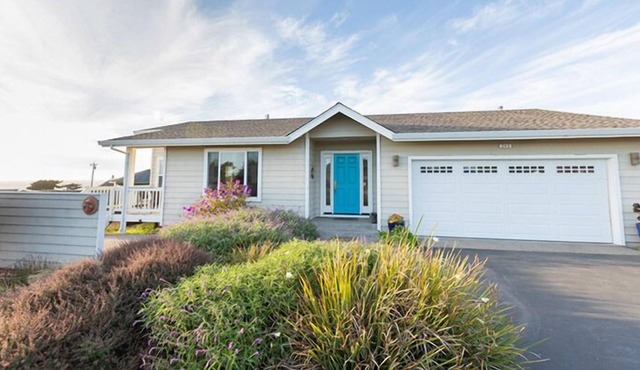 Welcome Home - Pet friendly** Coastal home with spanning ocean views