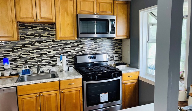 Welcome Home Relax in Comfort at Our Modern 2 Bedroom Townhome in Hyattsville