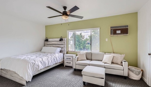 Welcome home to the Lincoln Street Retreat!