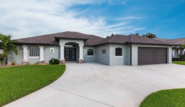 Welcome Home to Your Sunset Retreat in Beautiful Rotonda West!