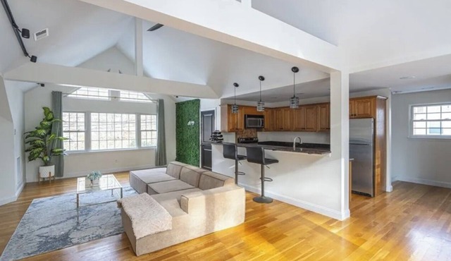 Welcome in this charming one bedroom apartment located in Westwood. WorldCup2026