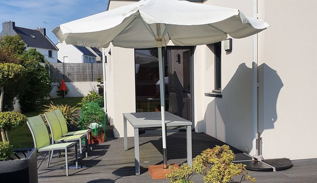 WELCOME Modern, recent, upscale house close to the sea.