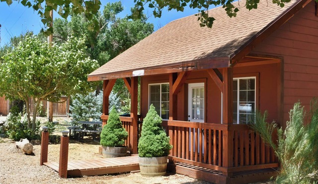 Welcome! Pool - Hot Tub - Breakfast -Farm -Cabin -Views -Quiet Side Zion -Bryce