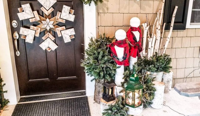 WELCOME SNOWMOBILERS nLeave right from our Lodge and hit the trails-Dog Friendly