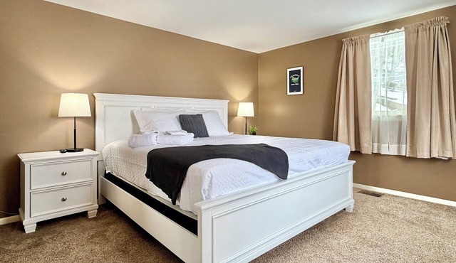 Welcome to 7th Inning Stretch, a cozy and charming retreat in upstate New York. Just 5.9 miles (about an 8-minute drive) from Cooperstown All Star Village. Perfect for baseball families, relaxing getaways, family visits or a weekend escape.
