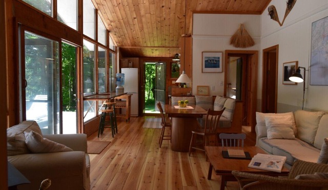 Welcome to a completely private retreat with beautiful views & birdsong.