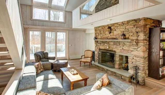 Welcome to Aurora, 3+ Bedrooms, 5 Bath, 23 Acres