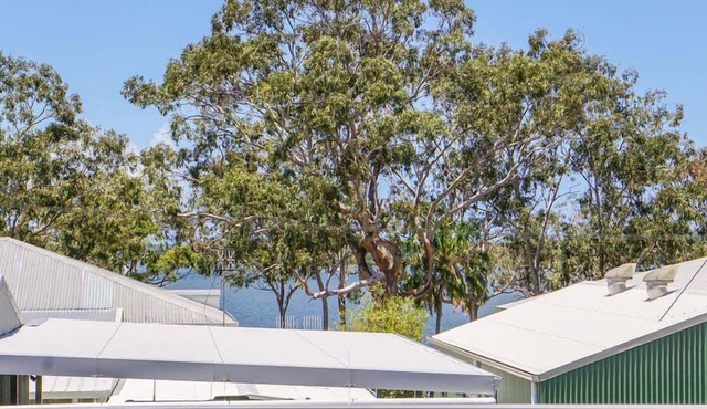 Welcome to "Bay 13" The Perfect Family Retreat with Inground Pool