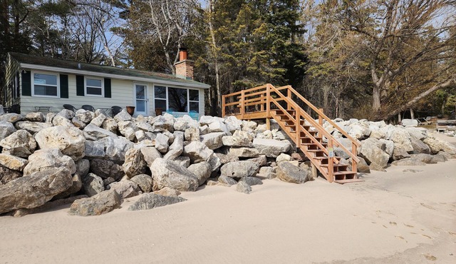 Welcome to Beachdaze: Your Lakeside Sanctuary
