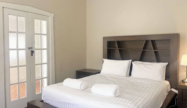 Welcome to 'Best Wagga Accommodation': Cheerful 3 bedroom home.