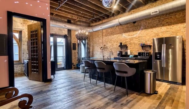 Welcome to Black Palace-A! A beautiful downtown loft with easy access to everyth