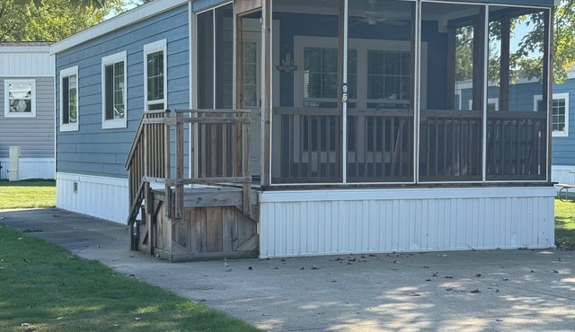 WELCOME TO BLUE DUNES COTTAGE a 2-bedroom cottage in wonderful Silver Lake