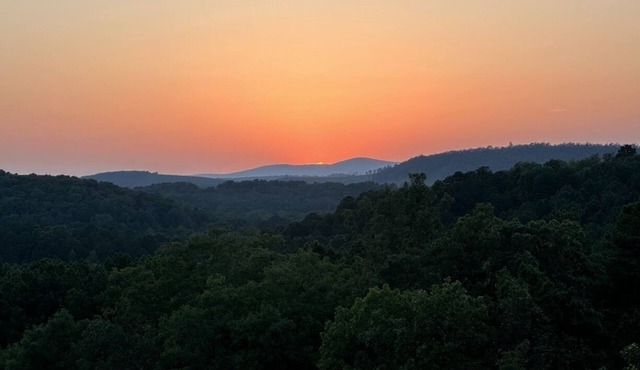 Welcome to Blue Mountain View Cozy 1-bedroom Guest house with WiFi, AC
