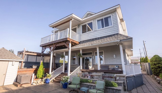 Welcome to Blue Heaven, your exquisite lakeside retreat nestled along Lake Erie!