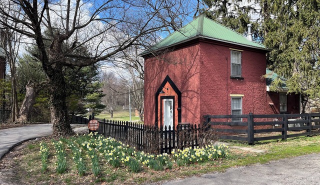 Welcome to Bourbon Oak Smokehouse, in the heart of Bardstown, KY