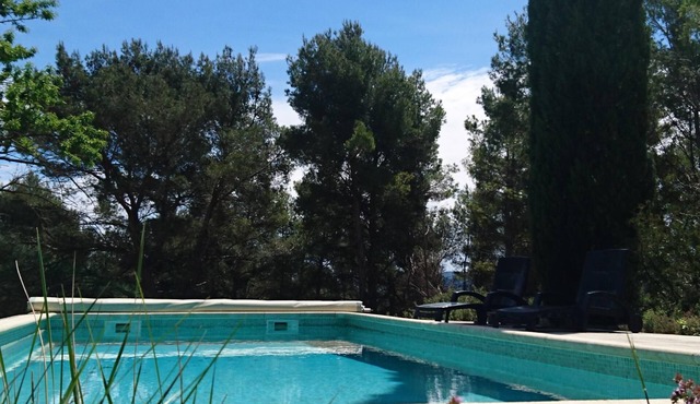 Welcome to Cadenet in Provence's Luberon region.