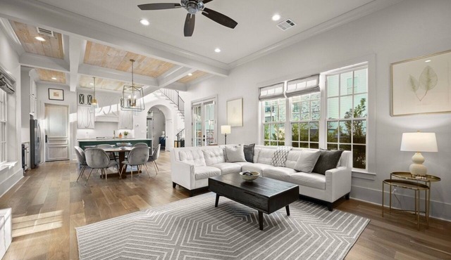 Welcome to Casa De Burreaux - Stylish Home