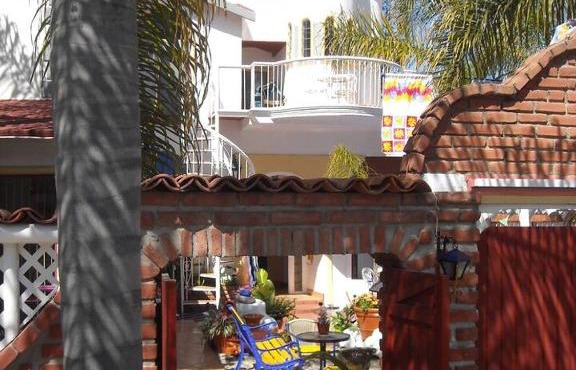 Welcome to Casa Viva Mexico 3-bedrooms 2-bathroms 6-Guests close to Shoping Center & Beach