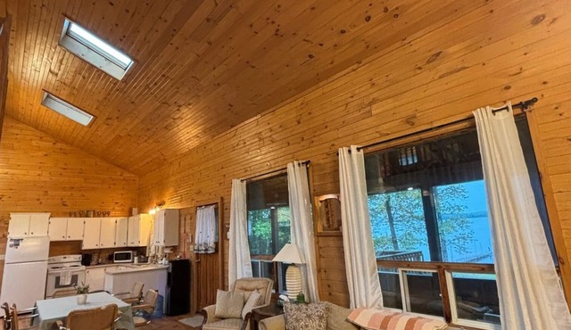 Welcome to Cedar Shores! 3 Bedroom Cottage with Loft on Wasi Lake