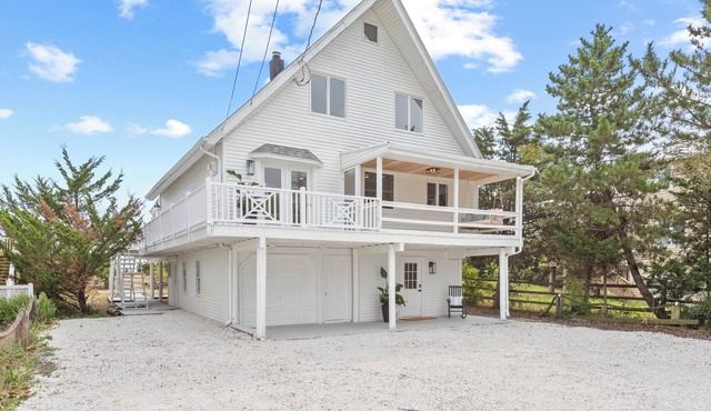 Welcome to COASTAL SERENITY - Your Ultimate Beachfront Escape!